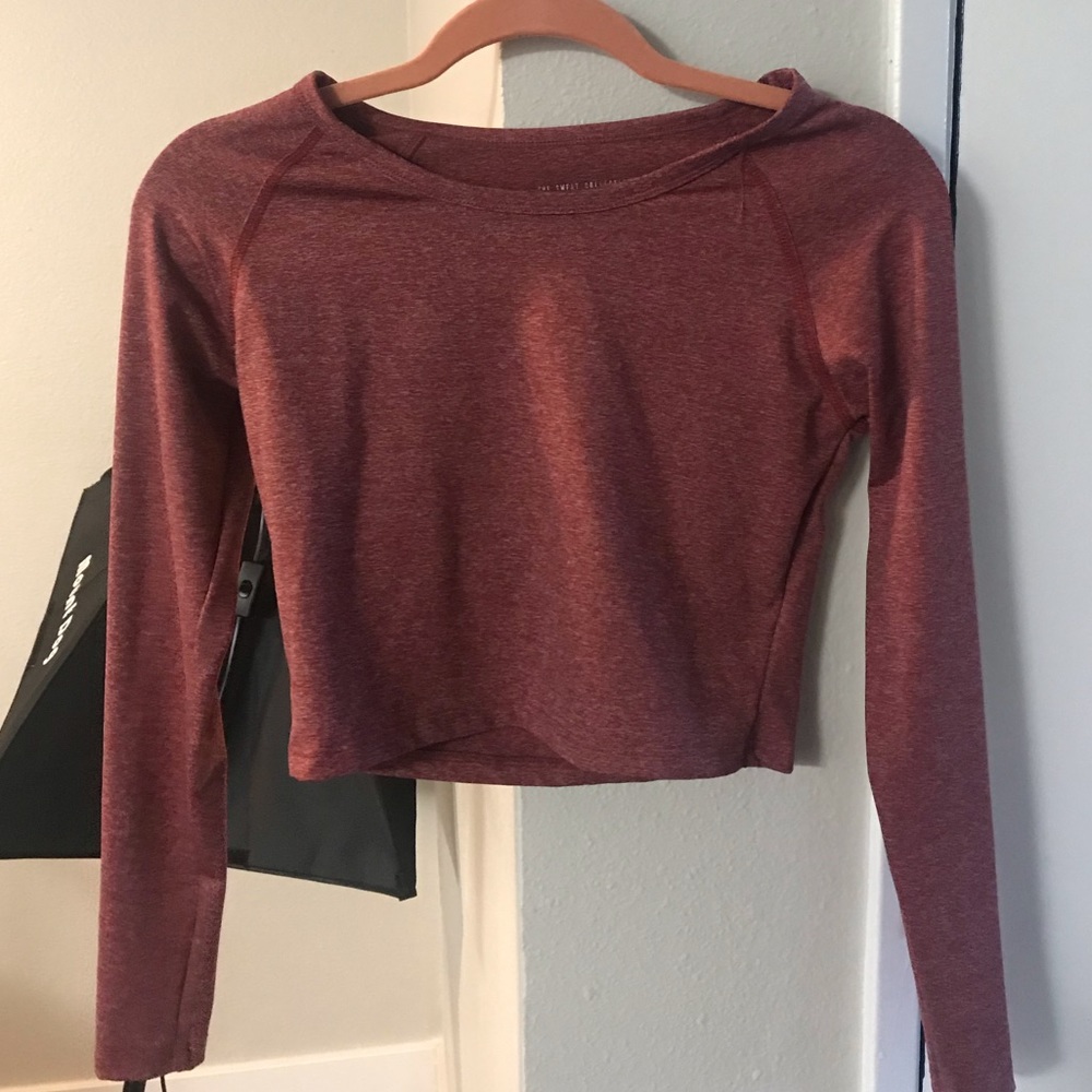 Cranberry long sleeve workout crop *Never worn*